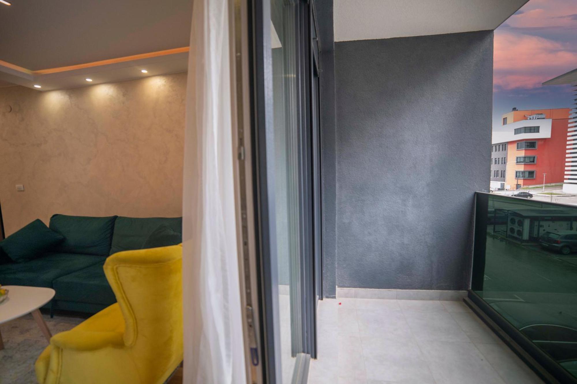 Apartment 5 Star Lukavica Bagian luar foto